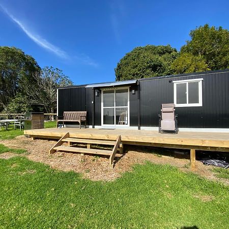 Cosy Cabin To Stay Even Better Than Glamping Pukekohe Екстериор снимка